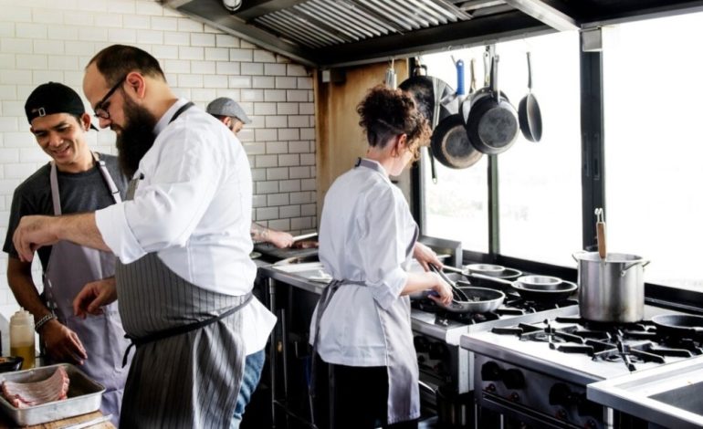 Cómo equipar una cocina de restaurante desde cero