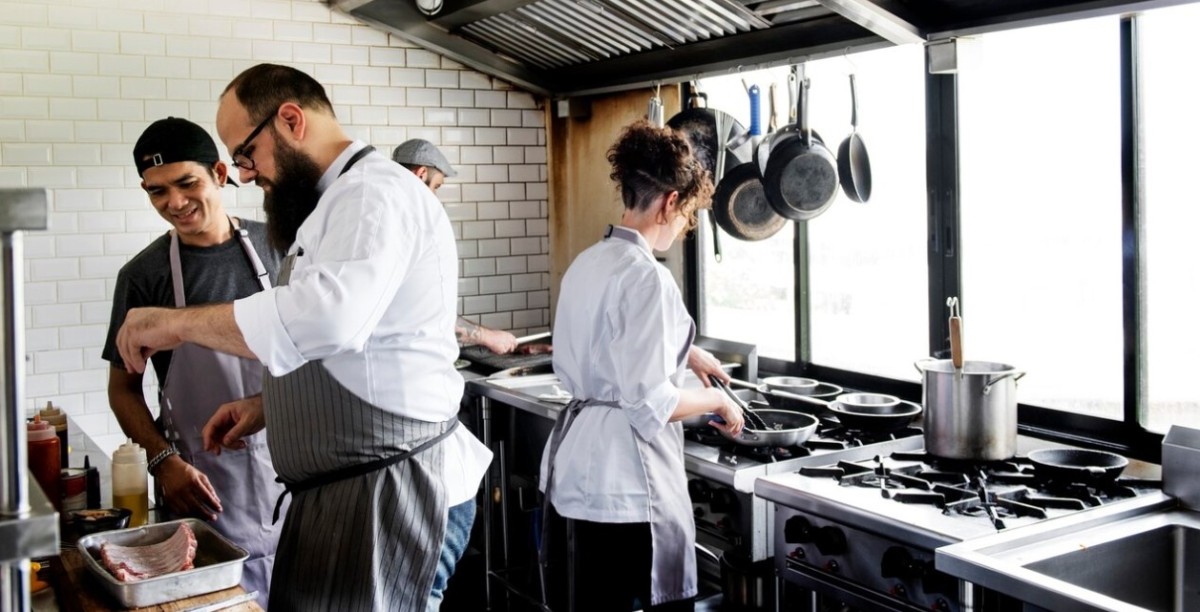 Cómo equipar una cocina de restaurante desde cero