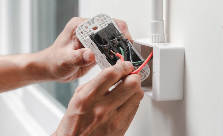 Es legal poner micrófonos en el trabajo, lo que dice la ley